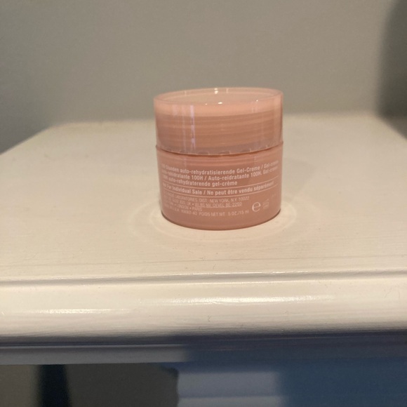Clinique moisturize surge moisturizer NWT - Picture 4 of 12